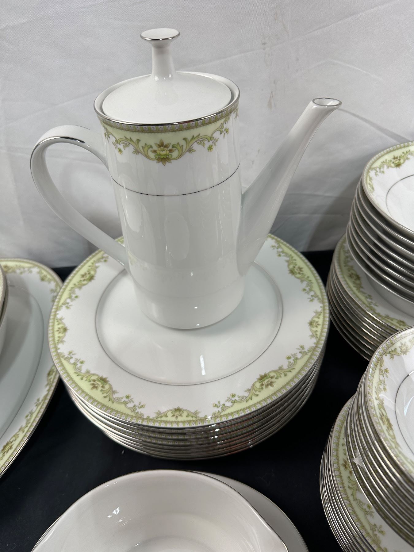 Contemporary Noritake Fine China Set - Sunrise Estate Services Ltd