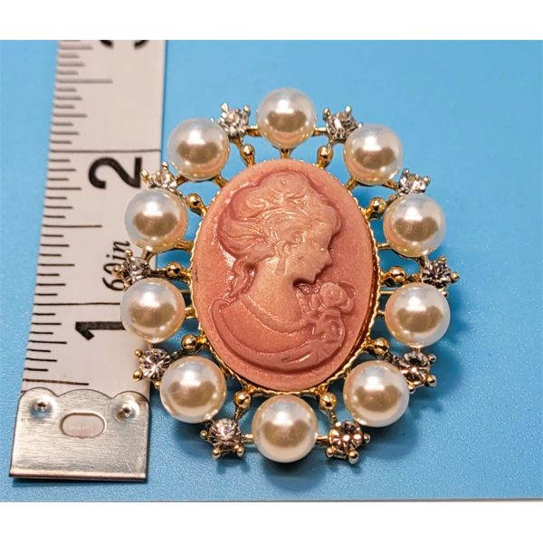 VINT. STYLED OVAL CAMEO W/ INLAYS AND SETTINGS