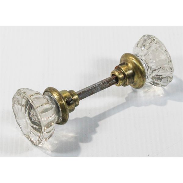 ANTIQUE GLASS DOORKNOBS