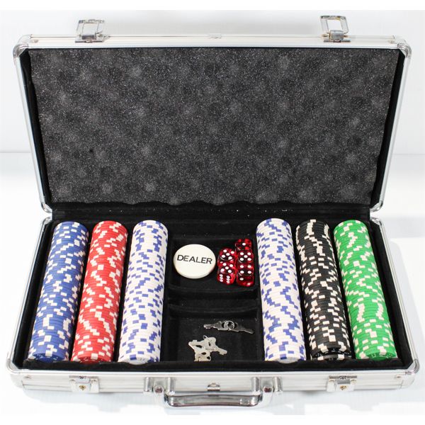 POKER SET WITH LOCKING CASE