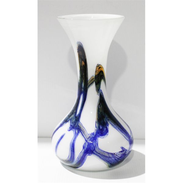 ART GLASS BLUE SWIRL VASE