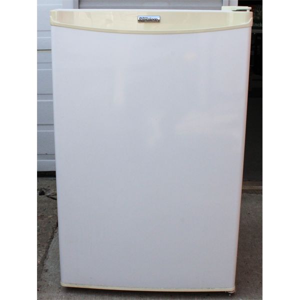 DANBY PREMIER 4.5 CUBIC FT. BAR FRIDGE W/FREEZER