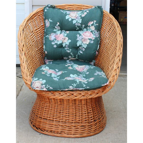 WICKER SITTING CHAIR