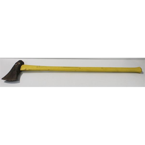 FIBERGLASS HANDLED SPLITTING AXE