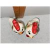 Image 3 : VINTAGE YOUNG ROOSTER SALT AND PEPPER SHAKER SET