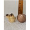 Image 4 : LAZY SQUIRREL IN A NUT SALT AND PEPPER SHAKER SET