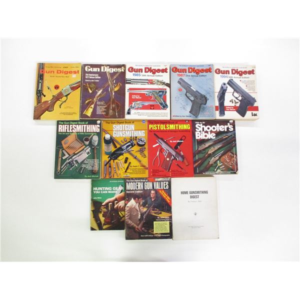 ASSORTED "GUN DIGEST" AND GUNSMITHING CATALOGUE / BOOK LOT