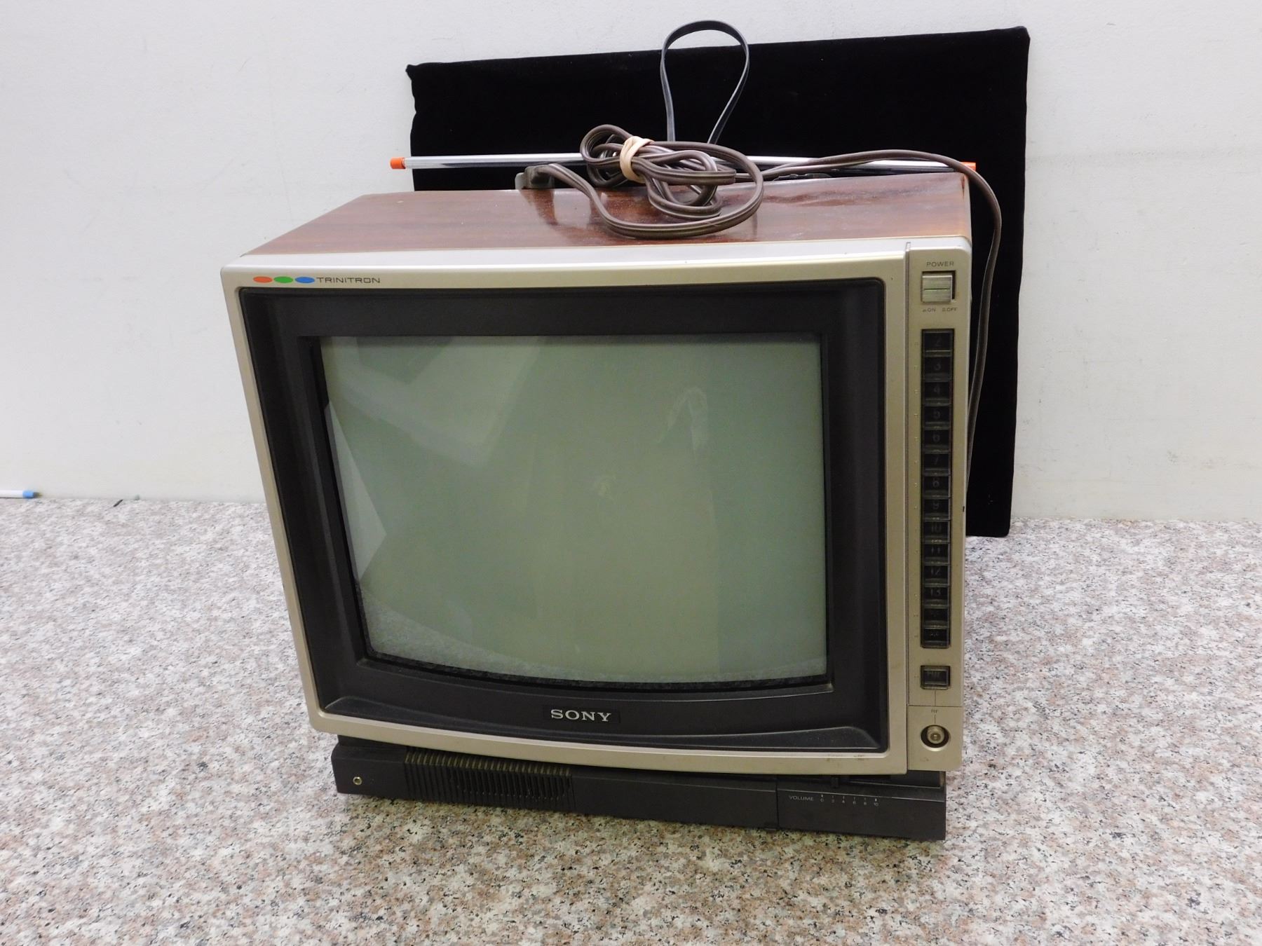 13 inch Sony Trinitron Color TV Model kv-1331