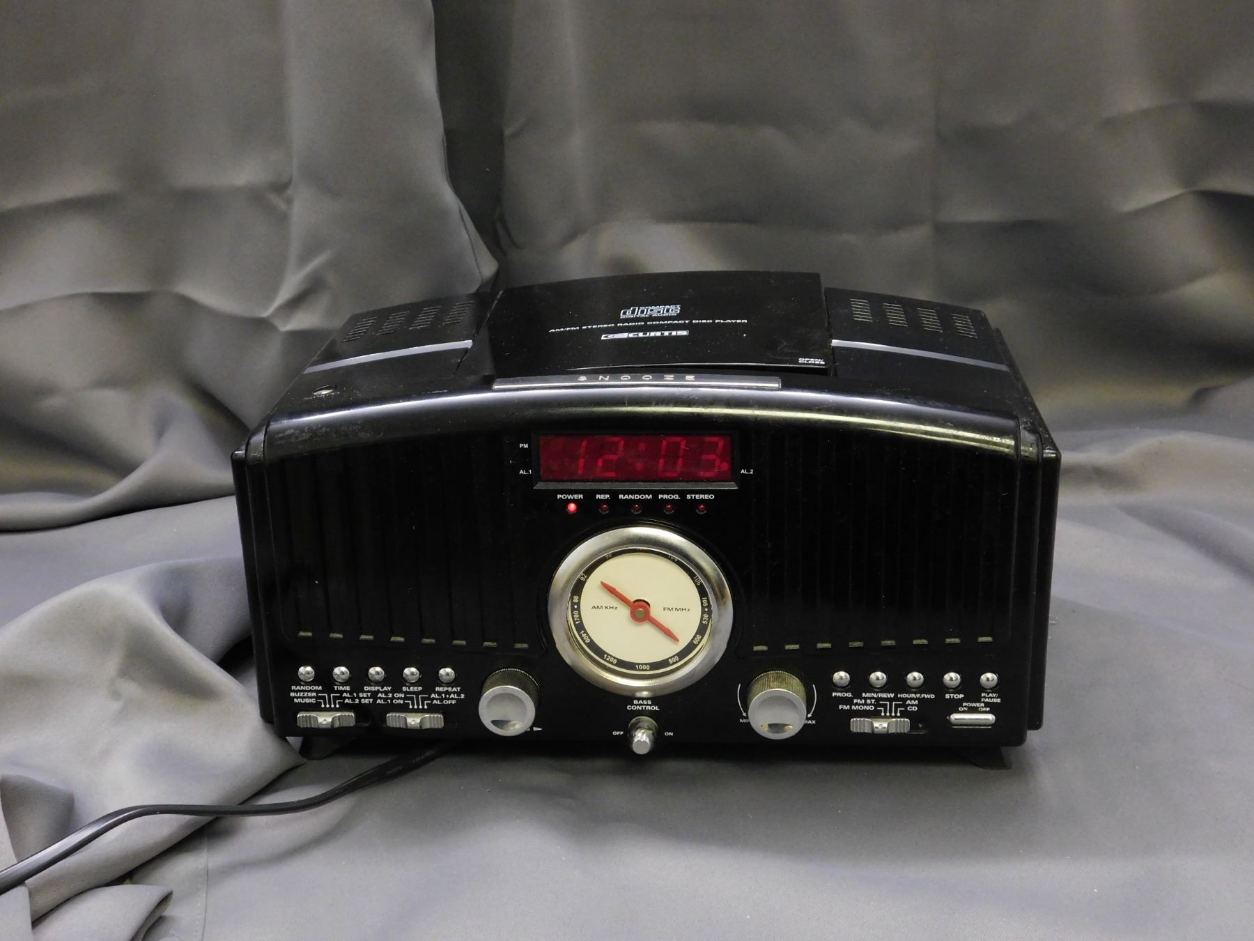 Curtis AM FM Compact Disc Player Radio Retro Style Black Plastic
