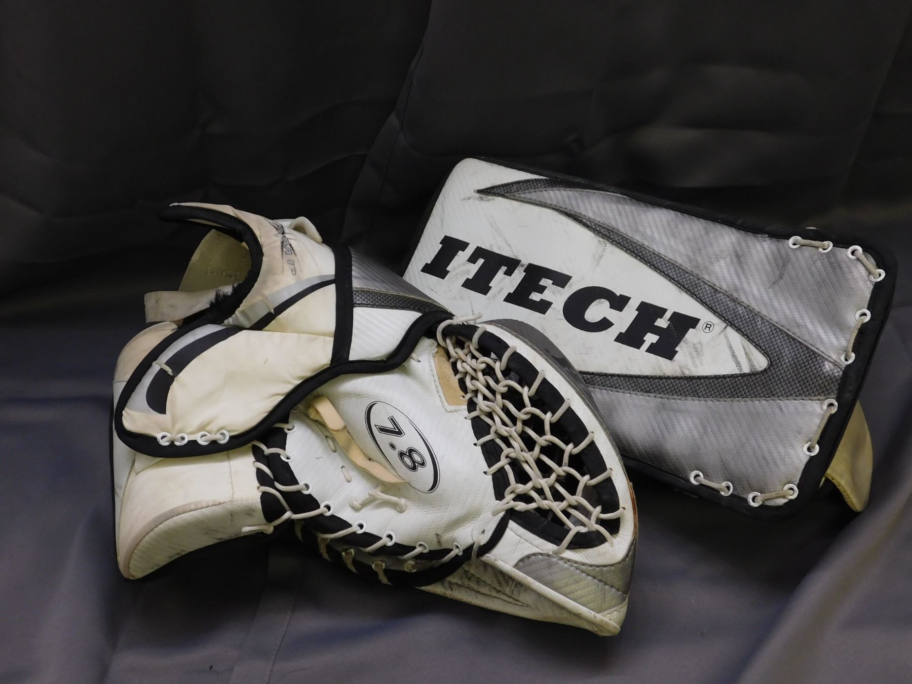7.8 Vamp itech Street Hockey Goalie Arm Pads