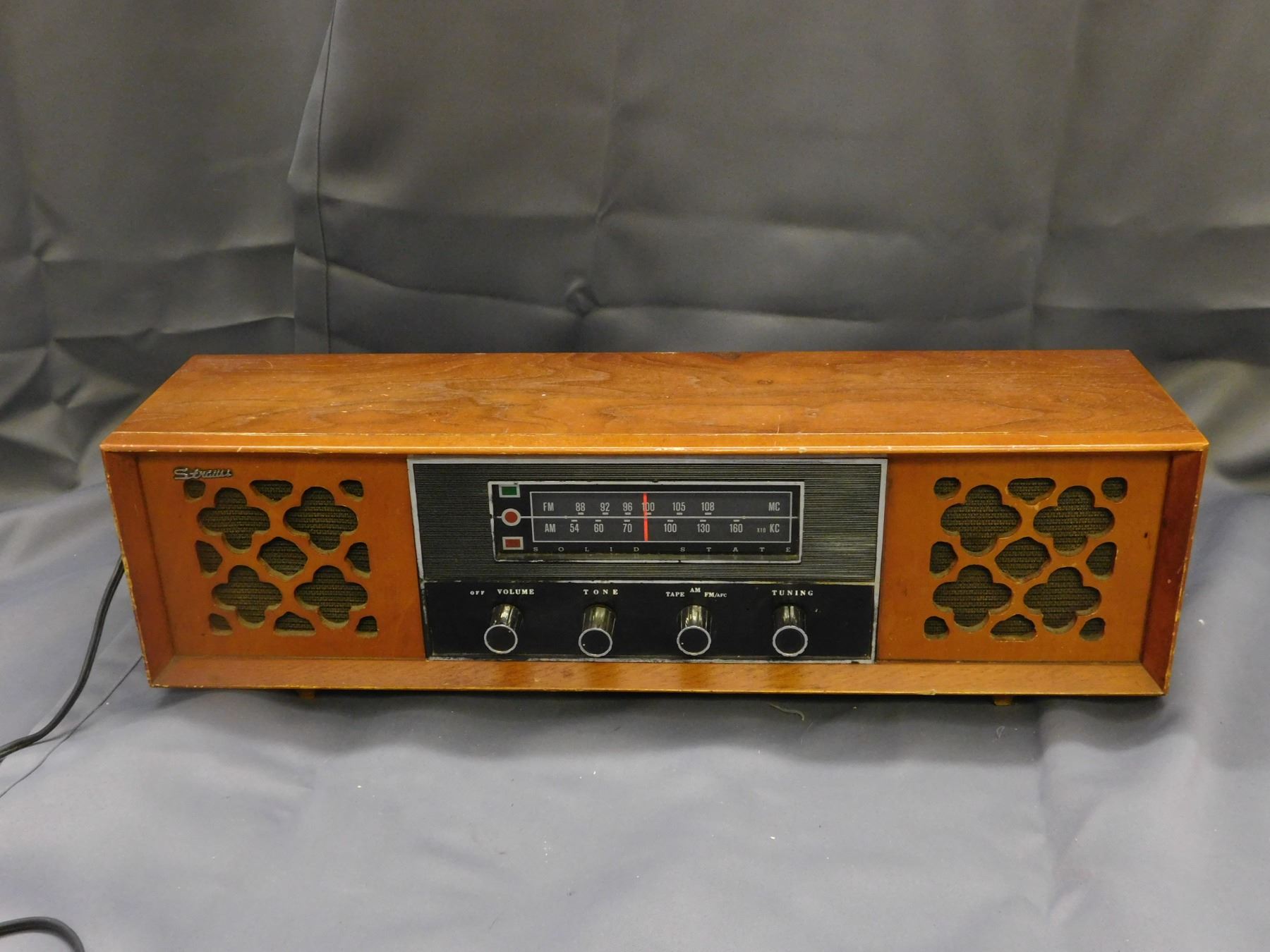 Strauss Wooden AM FM Radio Model LT-789 No LL21552