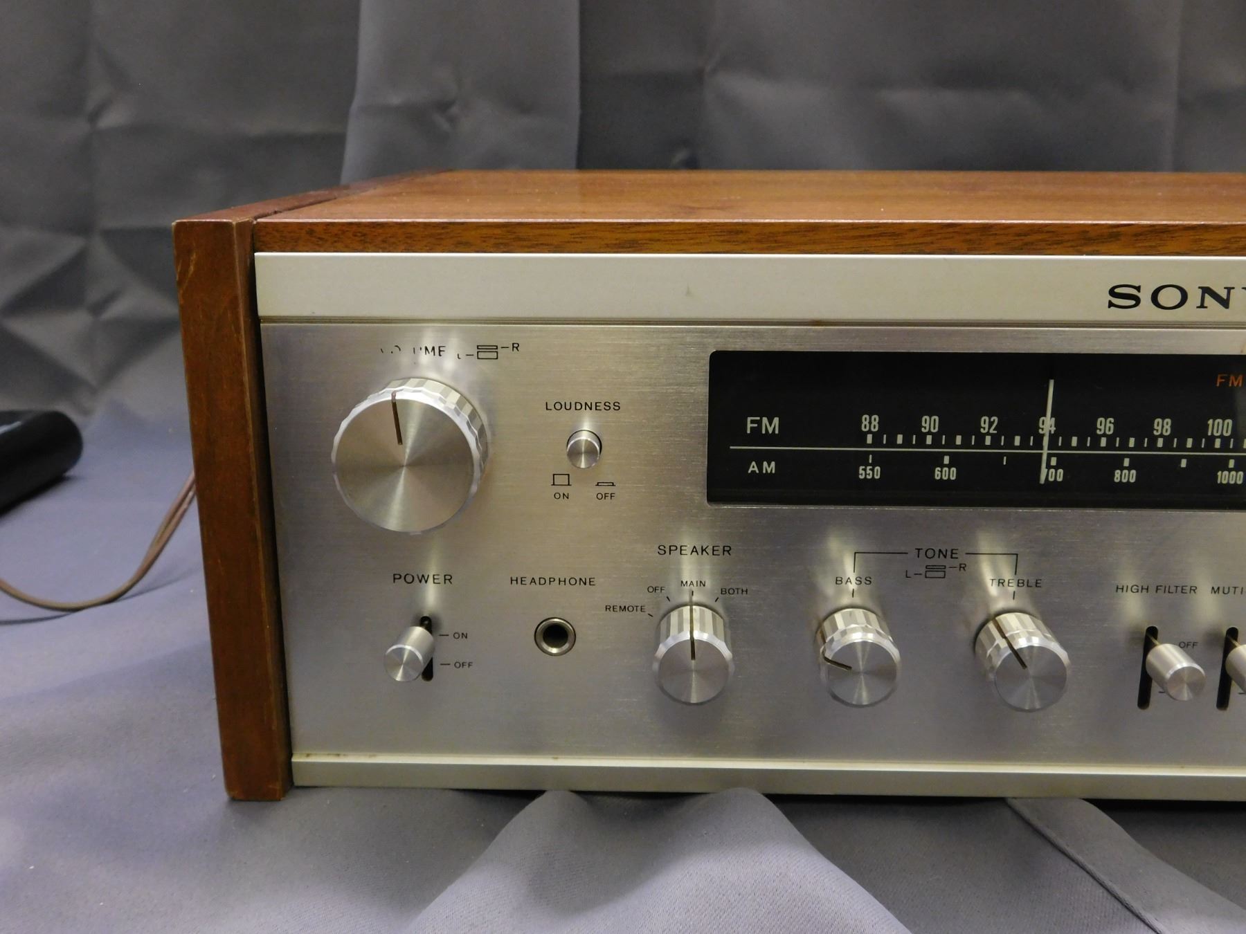 SONY STR-7045 AM FM Receiver