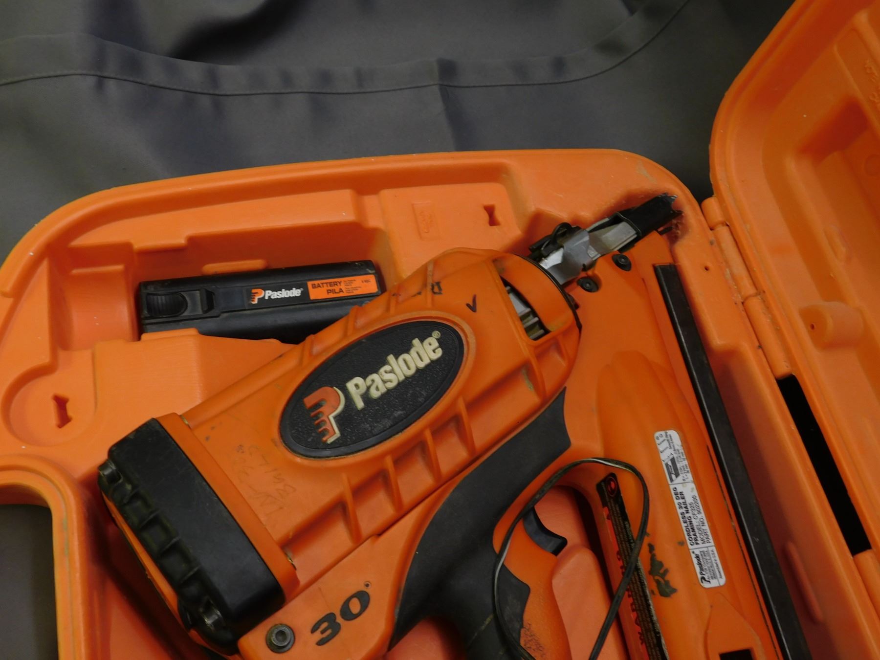 Paslode Impulse IMCT Cordless Utility Framing Nailer 900420 With Case