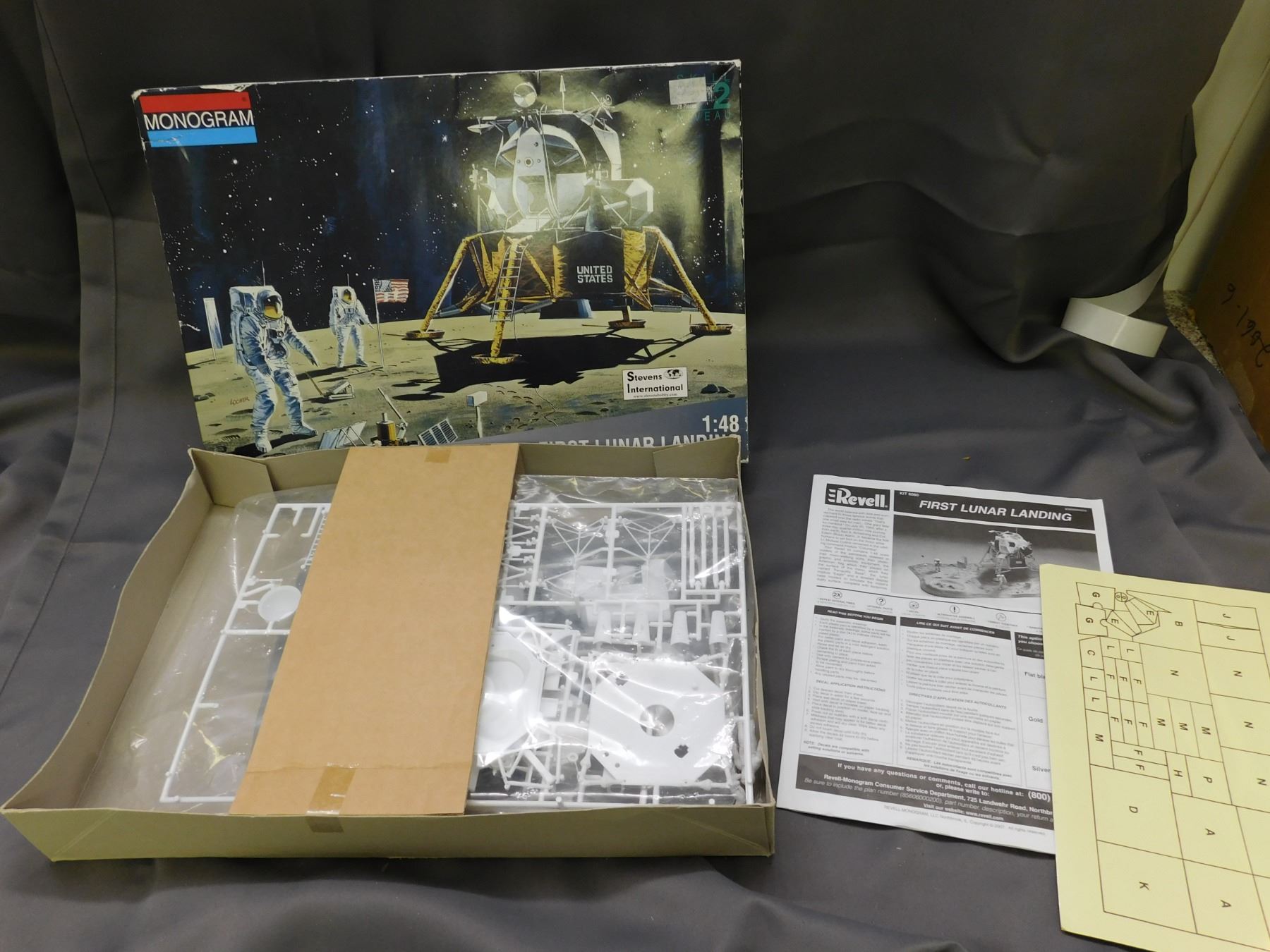 Monogram First Lunar Landing 1:48 Model Kit Diorama
