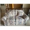 Image 1 : Sklar Peppler Floral Upholstered Loveseat