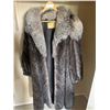 Image 1 : Beautiful Fur Coat (Fits Larger-Sized Women)