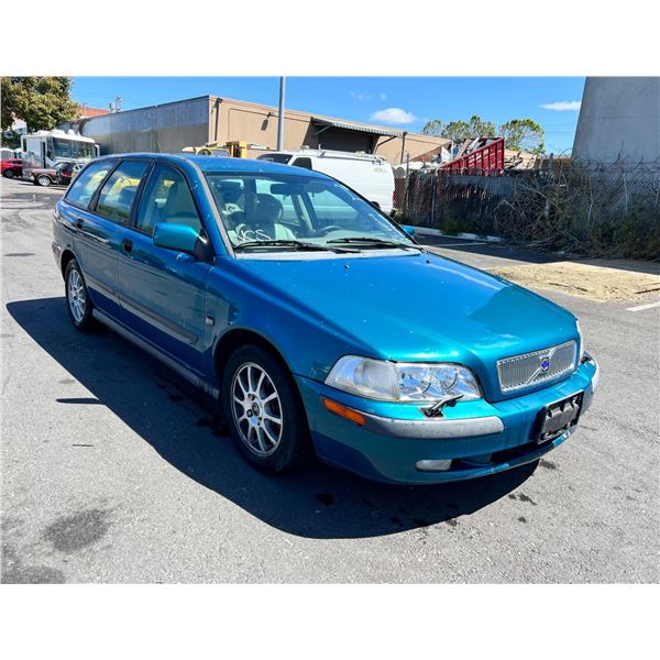 2001 Volvo V40