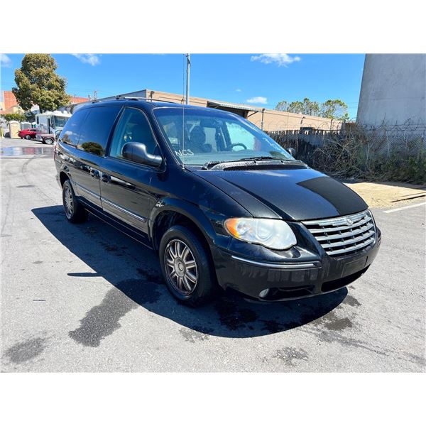 2005 Chrysler Town and Country Limited