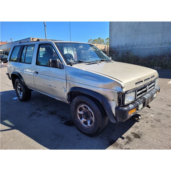 1995 Nissan Pathfinder XE