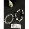 Image 2 : 2 Crystal & Glass Bracelets w/1 Large Art Glass Pdt w/Chain