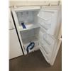 Image 2 : Frigidaire Fridge