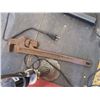 Image 3 : Rigid Pipe Wrench, Metal Storage Box, Humidifier
