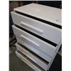 Image 3 : 5 Drawer White Dresser (25 1/2 x 17 x 44)