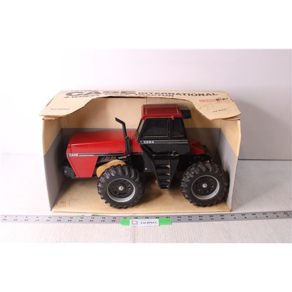 * Case International  Model 4994 1/16 Scale 4-Wheel Drive Tractor (NIB)