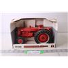 Image 1 : Die Cast International 600 Diesel Tractor (NIB)