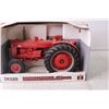 Image 3 : Die Cast International 600 Diesel Tractor (NIB)