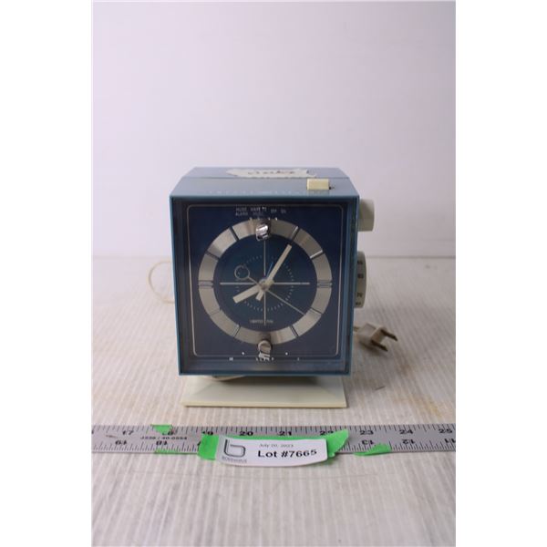 Vintage General Electric Clock (Working)