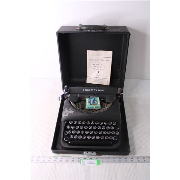 Remington Portable Deluxe Model 5 Typewriter in Case