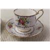 Image 3 : (2) Royal Albert Petty Point Teacups with Saucers