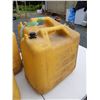 Image 3 : Diesel gas cans C