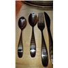 Image 4 : Bakeware, Cutlery Set, Chargers A