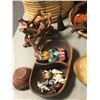 Image 3 : Group of assorted items - includes Giraffe mini figures / Elephant mini sculptures / hippo sculpture