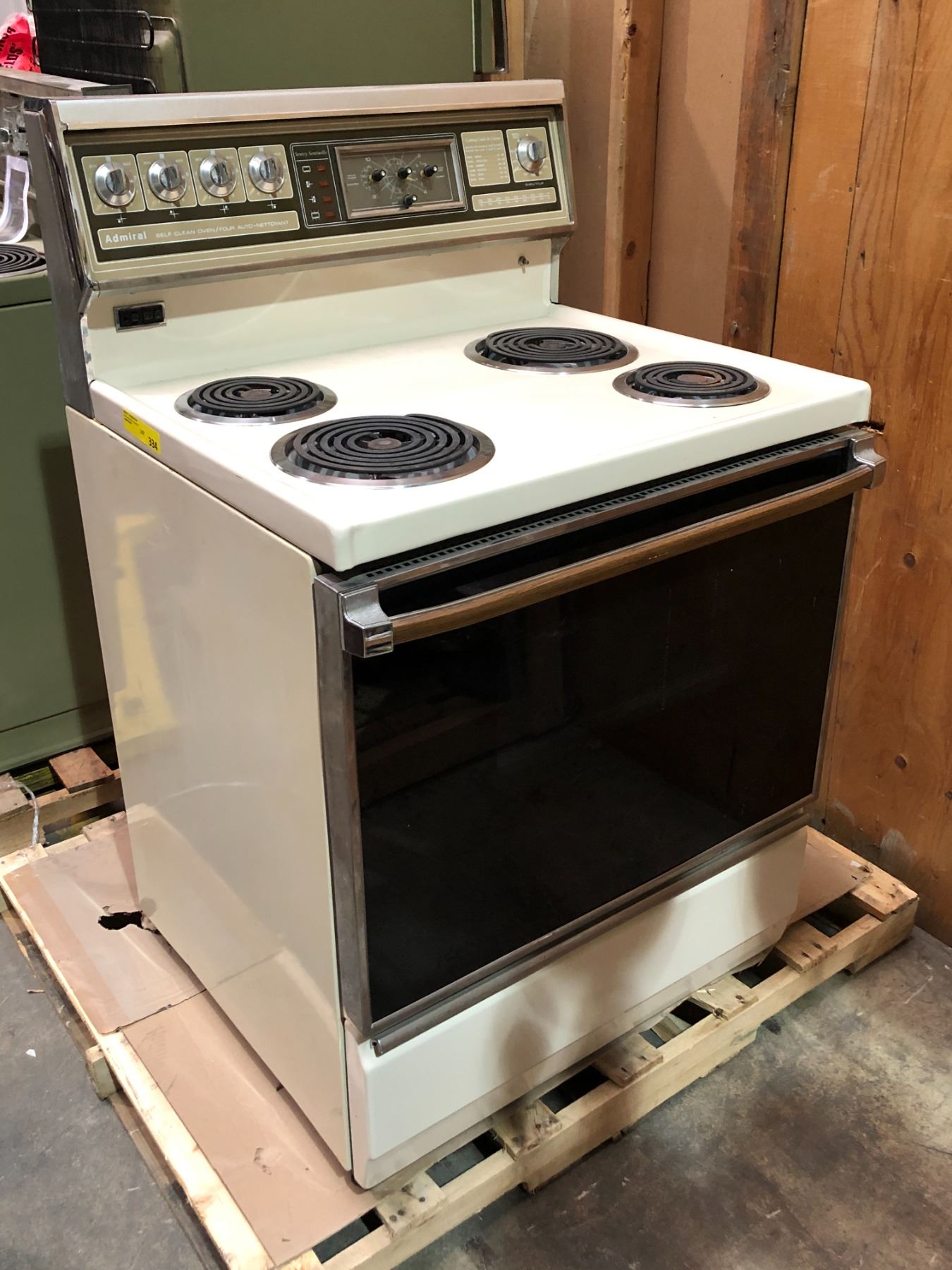 Admiral 4 burner electric stove w/ selfclean oven