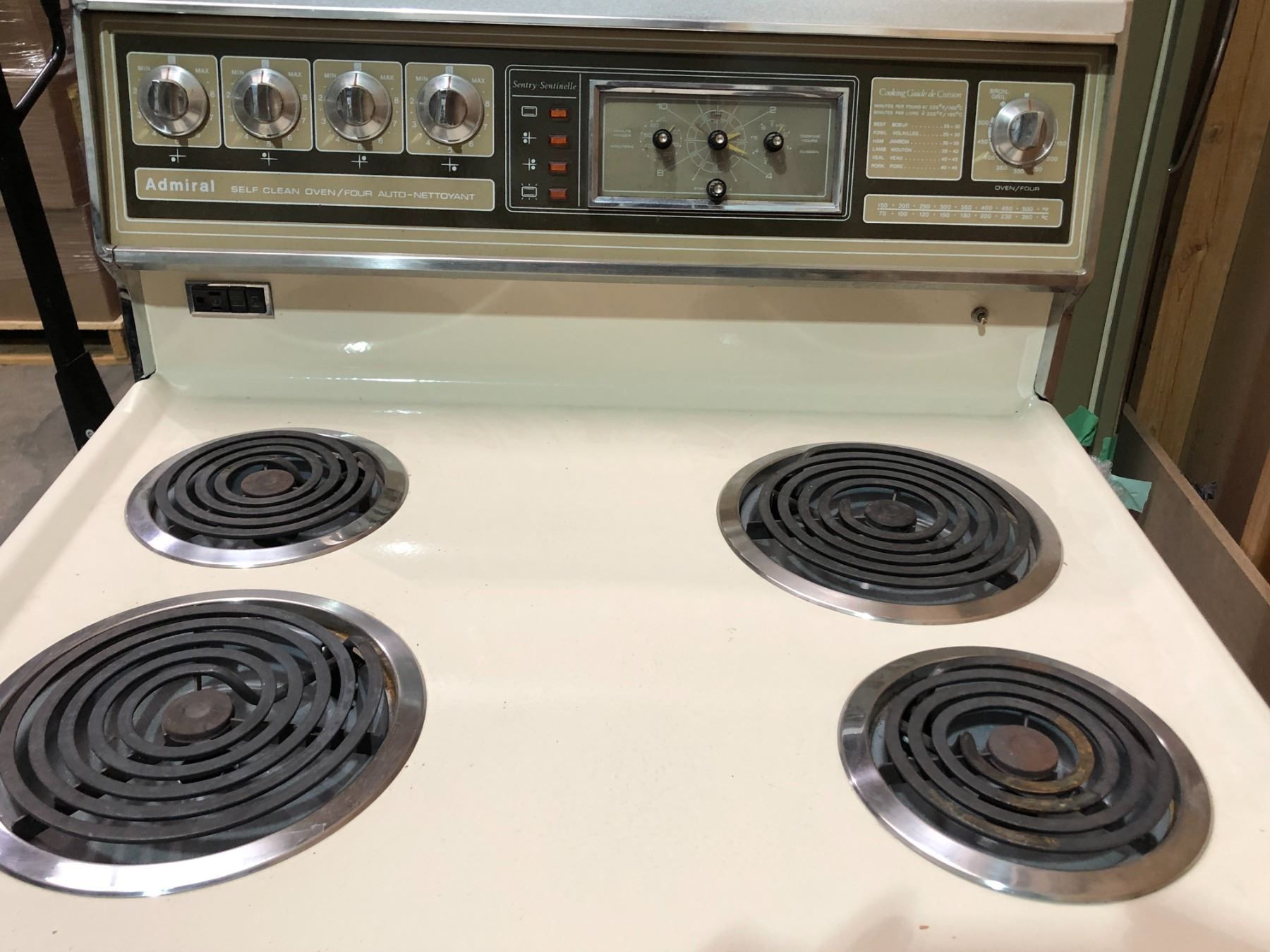 Admiral 4 burner electric stove w/ selfclean oven