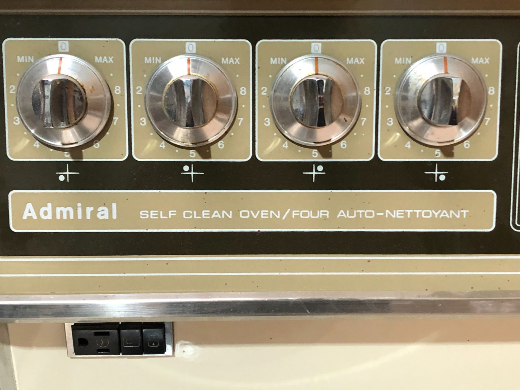 Admiral 4 burner electric stove w/ selfclean oven
