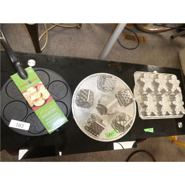 bakeware moulds & holiday pancake pan