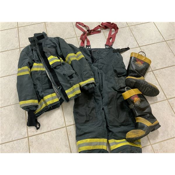 VINTAGE FIREFIGHTER FULL SUIT WITH BOOTS