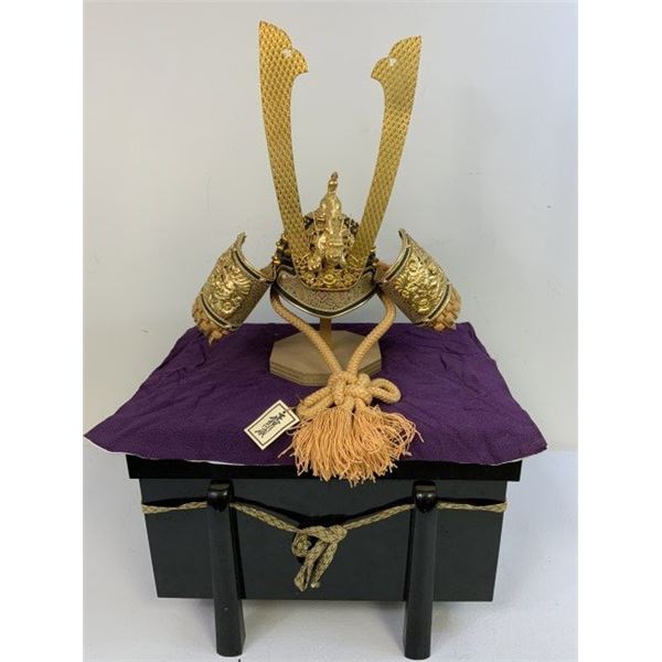 JAPAN VINTAGE JAPANESE SAMURAI DISPLAY DOLL KABUTO HELMET WITH TRUNK