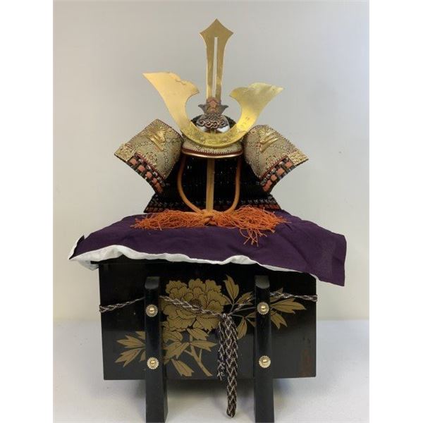 JAPAN VINTAGE JAPANESE SAMURAI DISPLAY DOLL KABUTO HELMET WITH TRUNK