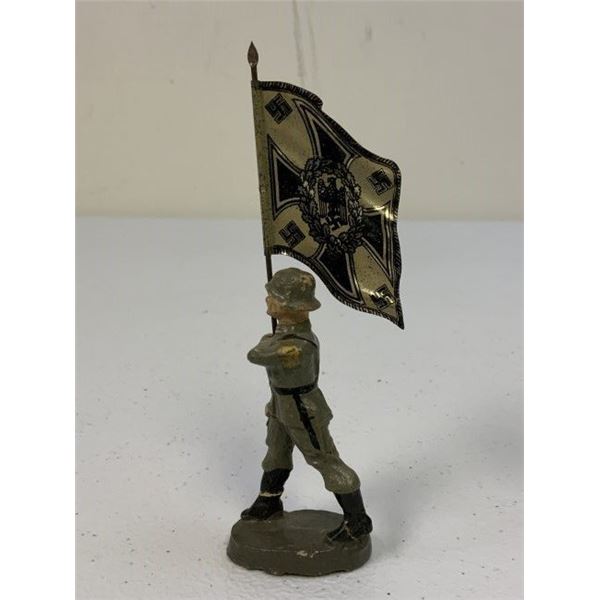 GERMAN NAZI PERIOD LINEOL TOY SOLDIERS ARMY FLAG BEARER