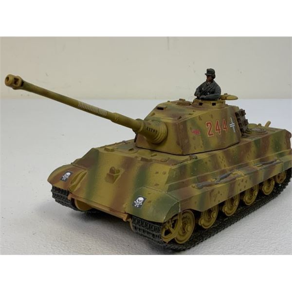 WWII GERMAN TANK KING TIGER IN LATE WAR CAMMO PAINT METAL MODEL CUSTOM DETAILED