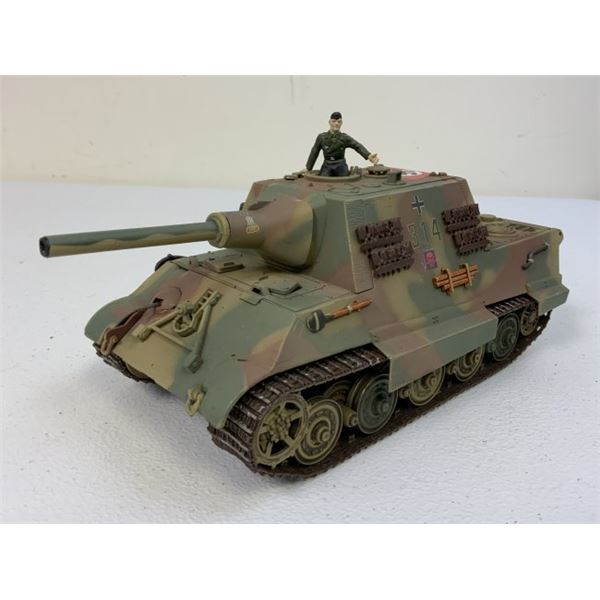 WWII GERMAN JAGTIGER TANK DESTROYER IN LATE WAR CAMMO PAINT METAL 1:32 MODEL DETAILED