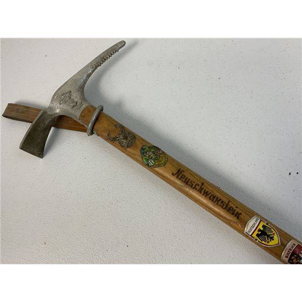 VINTAGE GERMAN ALPINE WALKING STICK ICE PICK AXE DECORATED WITH BADGES