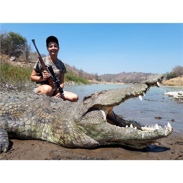 5-night/4-hunting day safari for 1 hunter and 1 observer for 1 crocodile