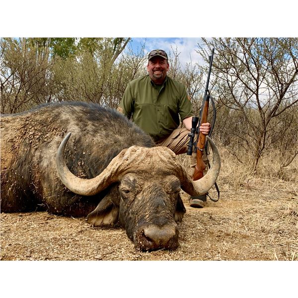 10-day Safari for 1 x Cape Buffalo and 1 x Crocodile to be shared by 2 Hunters and 2 non-hunters