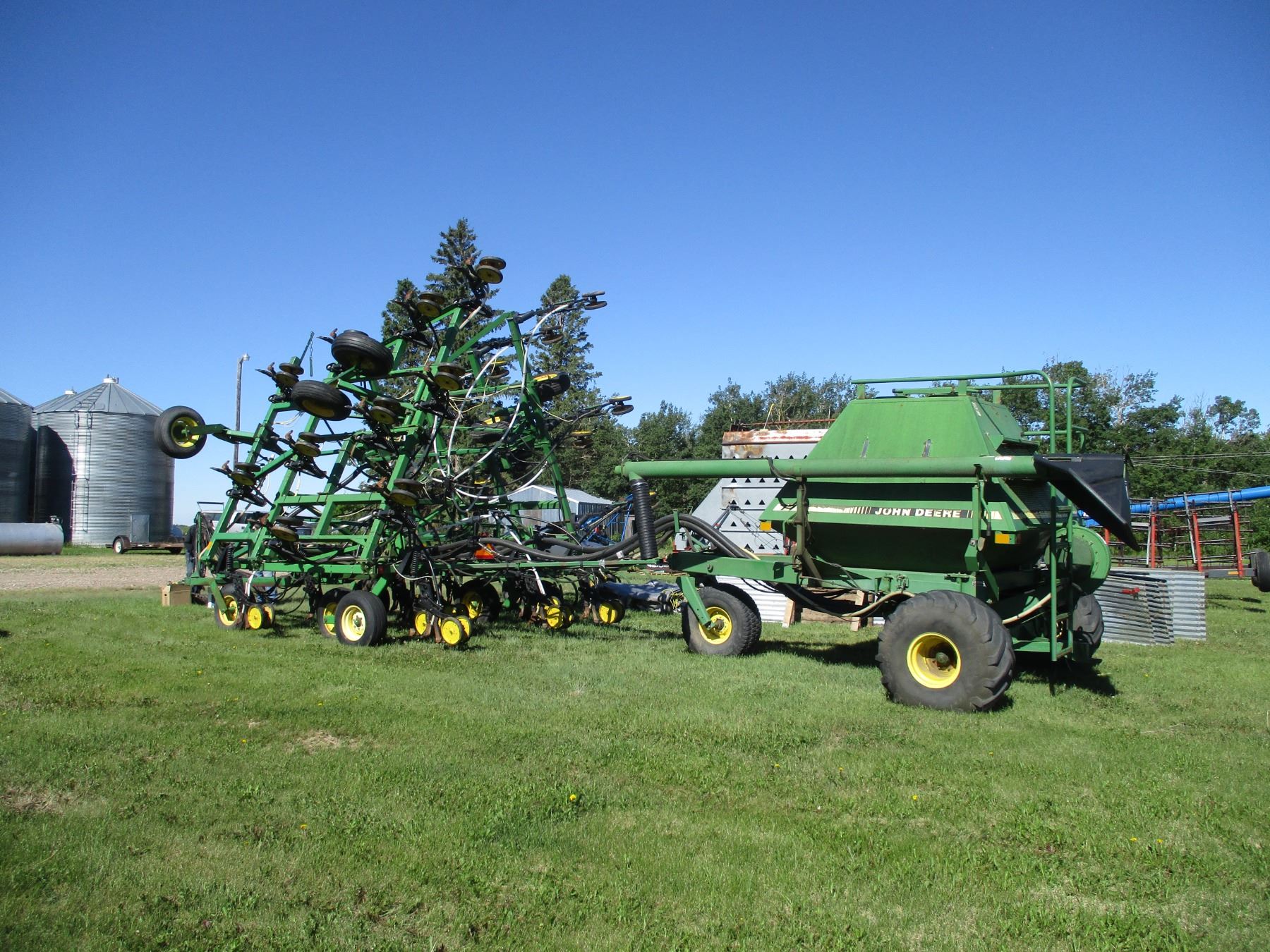 40' John Deere 777 Air Seeder